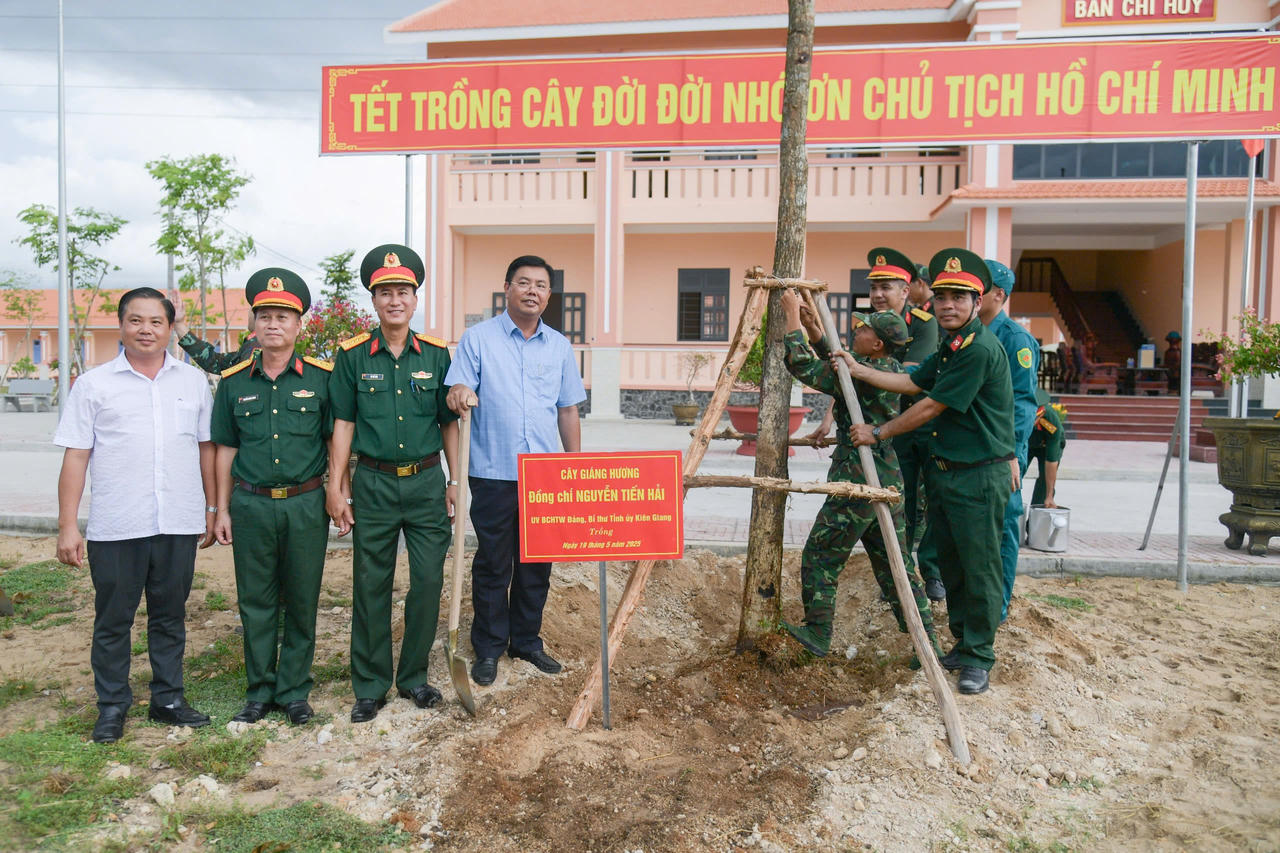 Bộ CHQS tỉnh Kiên Giang phát động “Tết trồng cây đời đời nhớ ơn Bác Hồ” năm 2025