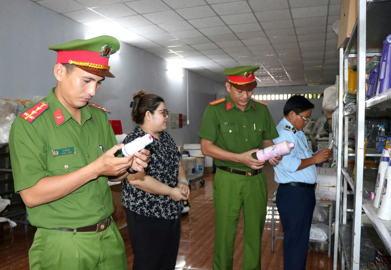 Kiên Giang quyết tâm ngăn chặn tội phạm sản xuất, buôn bán hàng giả