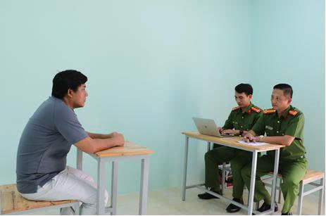 Phá đường dây vận chuyển trái phép máy gặt đập liên hợp từ Campuchia về Việt Nam