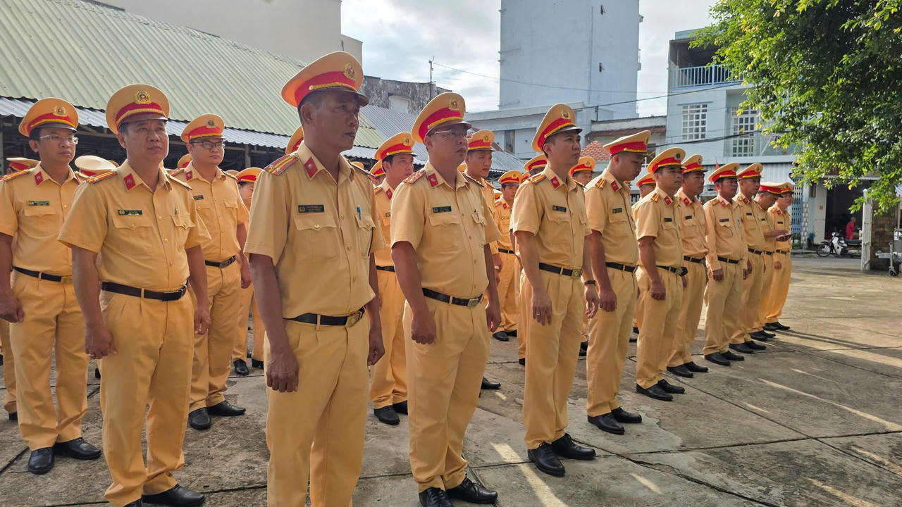 Công an tỉnh Kiên Giang ra quân cao điểm tổng kiểm soát phương tiện khai thác, vận chuyển cát, sỏi