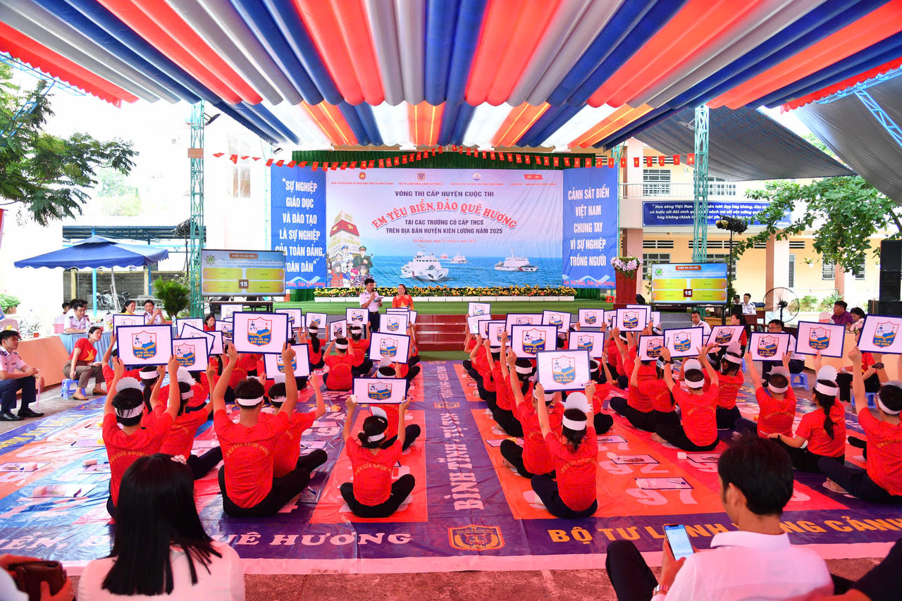 Bộ Tư lệnh Vùng Cảnh sát biển 4 đồng hành với ngư dân tỉnh Kiên Giang