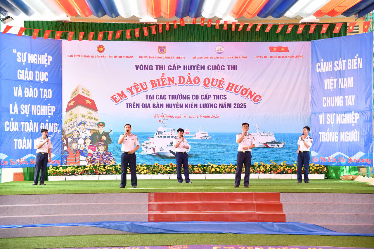 Bộ Tư lệnh Vùng Cảnh sát biển 4 đồng hành với ngư dân tỉnh Kiên Giang