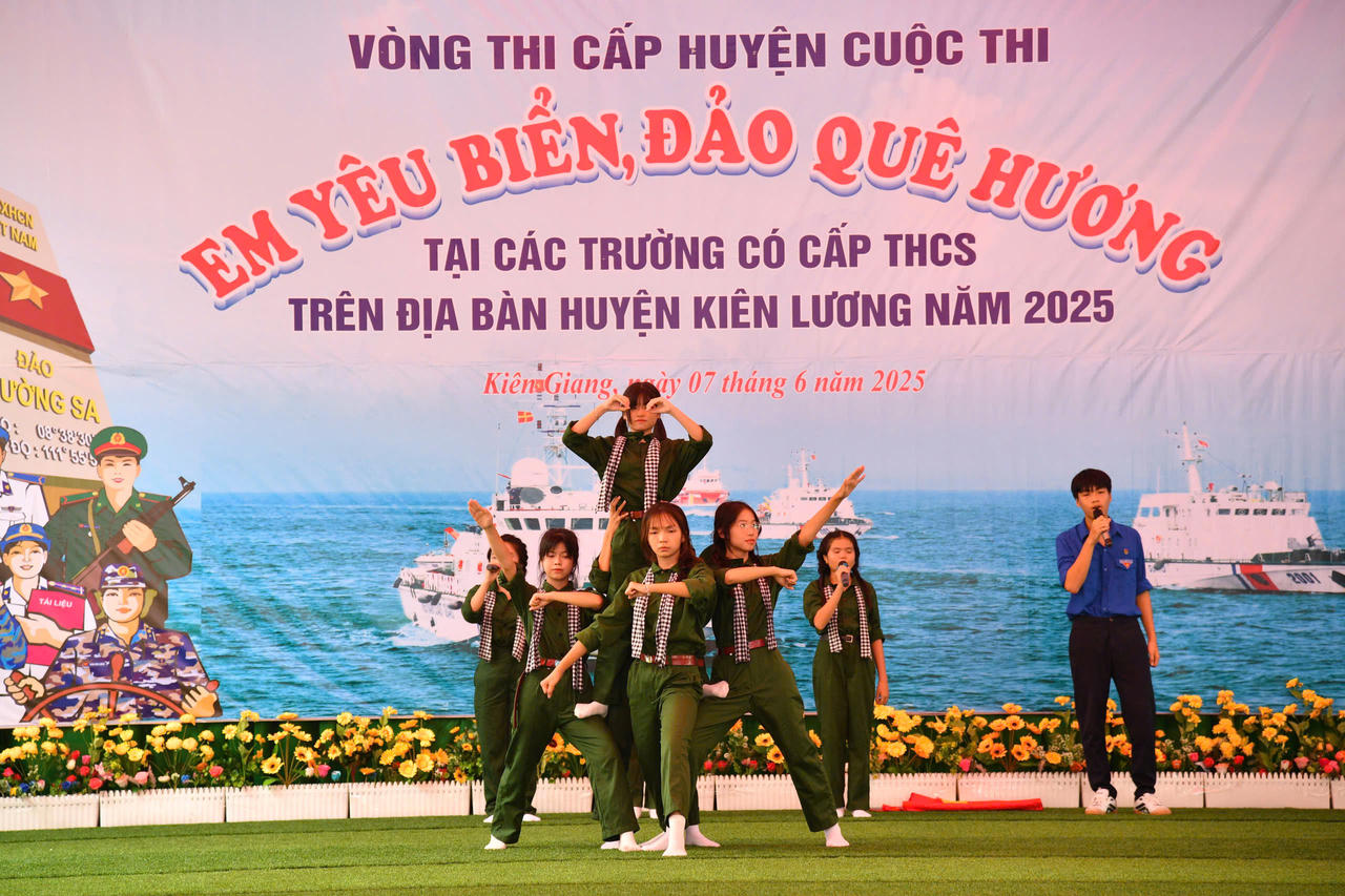 Bộ Tư lệnh Vùng Cảnh sát biển 4 đồng hành với ngư dân tỉnh Kiên Giang