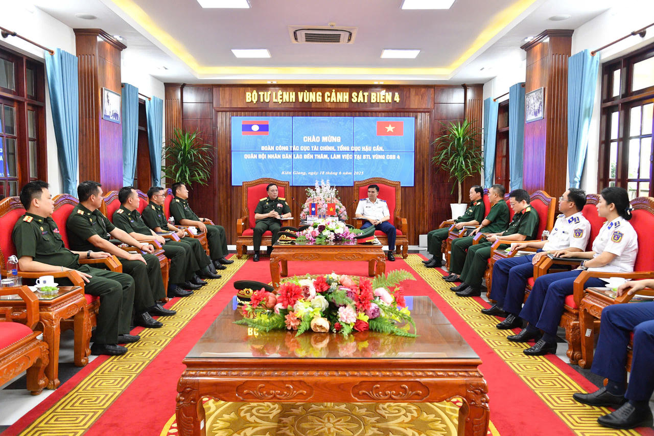 Đoàn công tác Cục Tài chính, Bộ Quốc phòng Lào thăm và làm việc với Vùng Cảnh sát biển 4