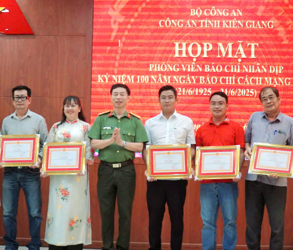 Phóng viên Báo Pháp luật Việt Nam được khen thưởng tại Kiên Giang 