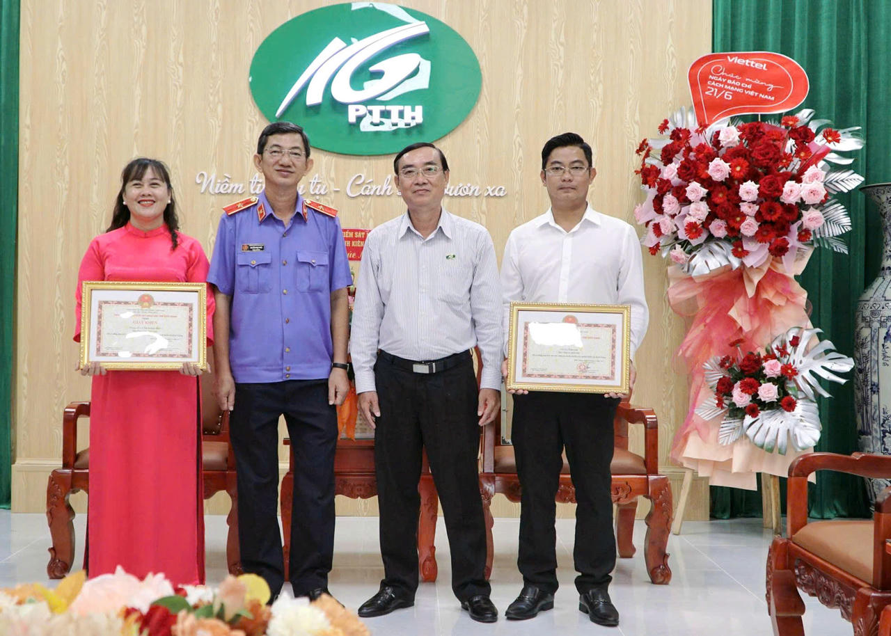 Phóng viên Báo Pháp luật Việt Nam được khen thưởng tại Kiên Giang 