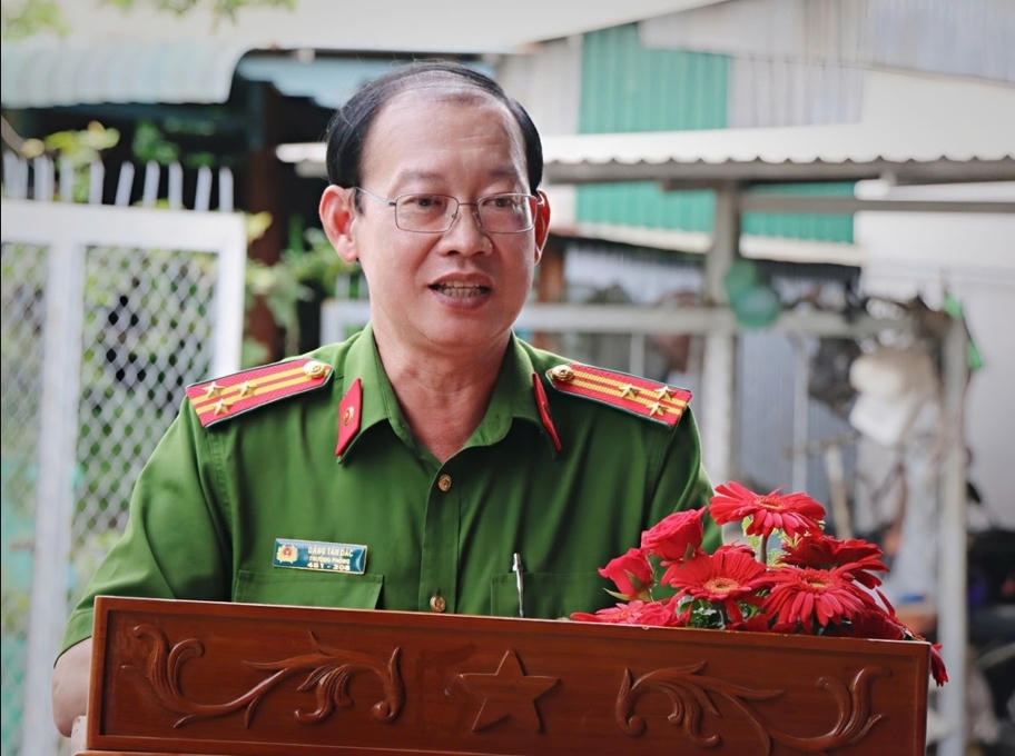 Tiêu hủy hơn 1.500 công cụ hỗ trợ và vũ khí thô sơ tại An Giang