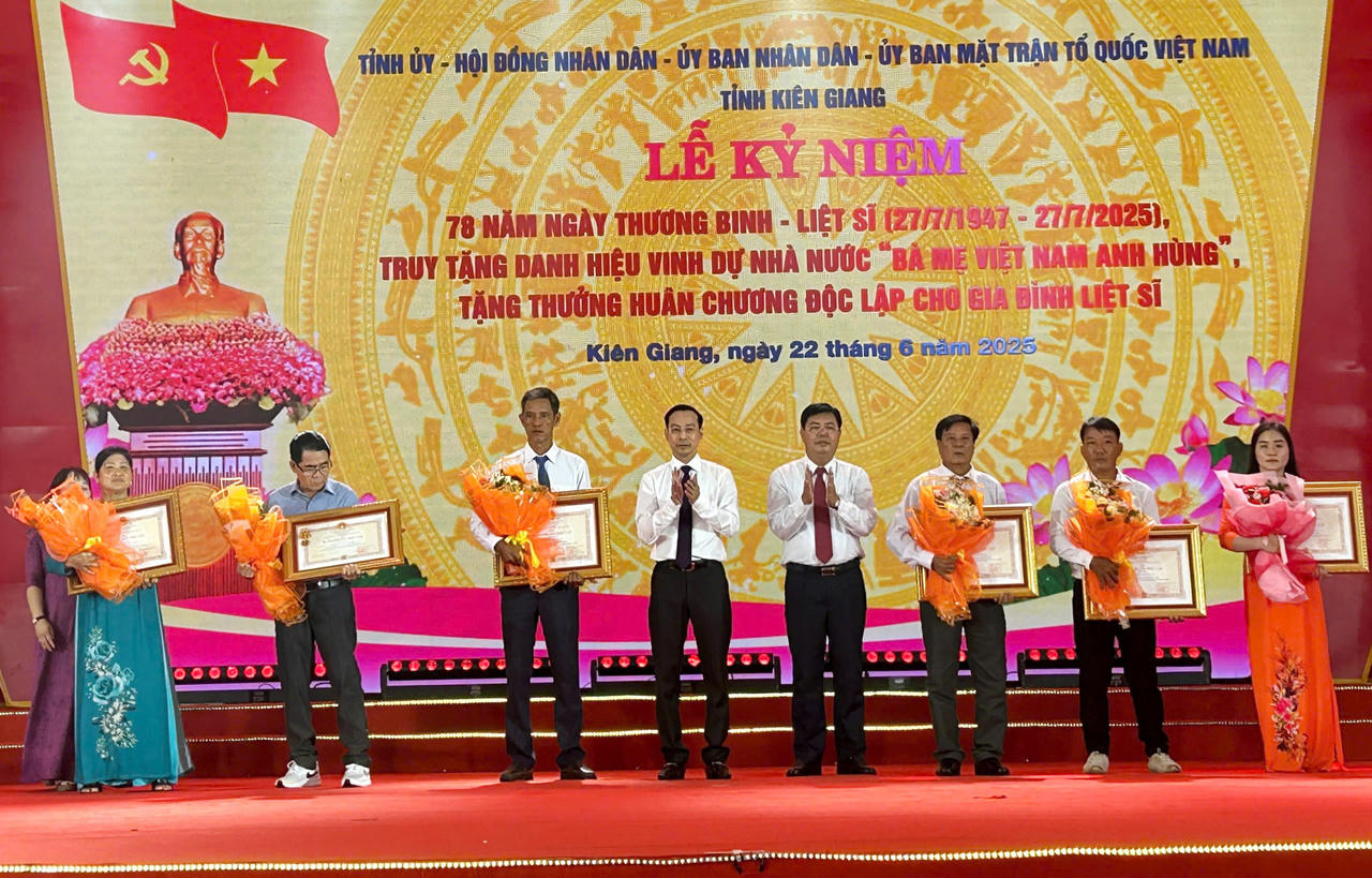 Khánh thành Đền tưởng niệm Anh hùng liệt sĩ tại huyện Hòn Đất