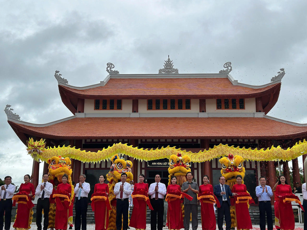 Khánh thành Đền tưởng niệm Anh hùng liệt sĩ tại huyện Hòn Đất