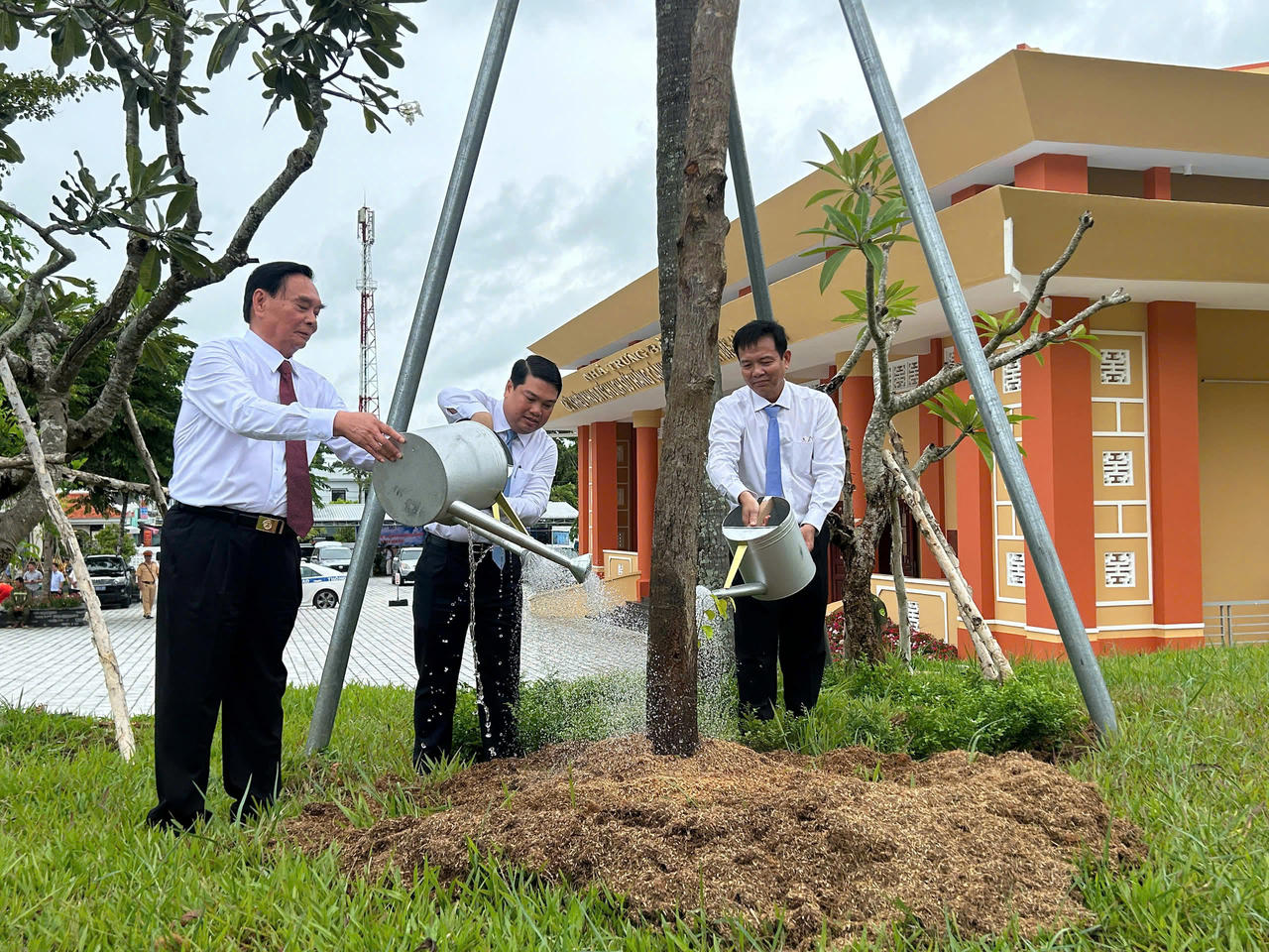 Khánh thành Đền tưởng niệm Anh hùng liệt sĩ tại huyện Hòn Đất