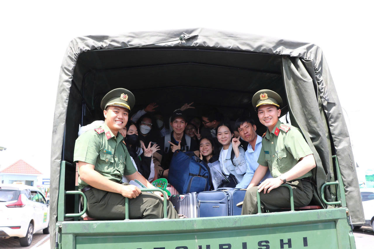 Hỗ trợ thí sinh Kiên Giang vượt biển vào đất liền thi tốt nghiệp THPT