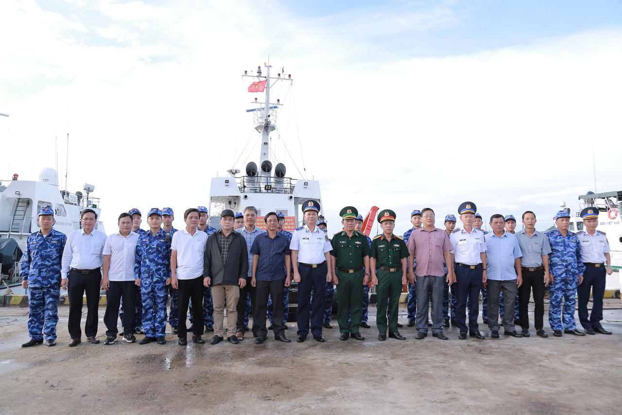 Phối hợp với địa phương giữ vững an ninh chủ quyền, trật tự, an toàn vùng biển Tây Nam