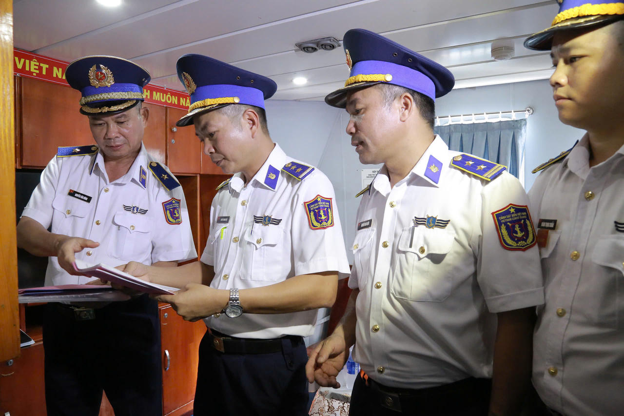 Phối hợp với địa phương giữ vững an ninh chủ quyền, trật tự, an toàn vùng biển Tây Nam