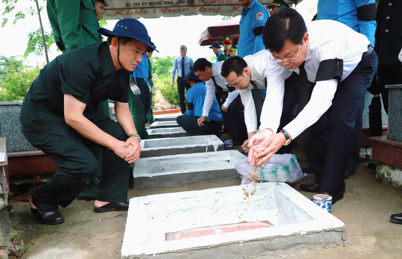 Kiên Giang tổ chức Lễ truy điệu, an táng hài cốt liệt sĩ quân tình nguyện và chuyên gia Việt Nam hy sinh tại Campuchia và trong nước