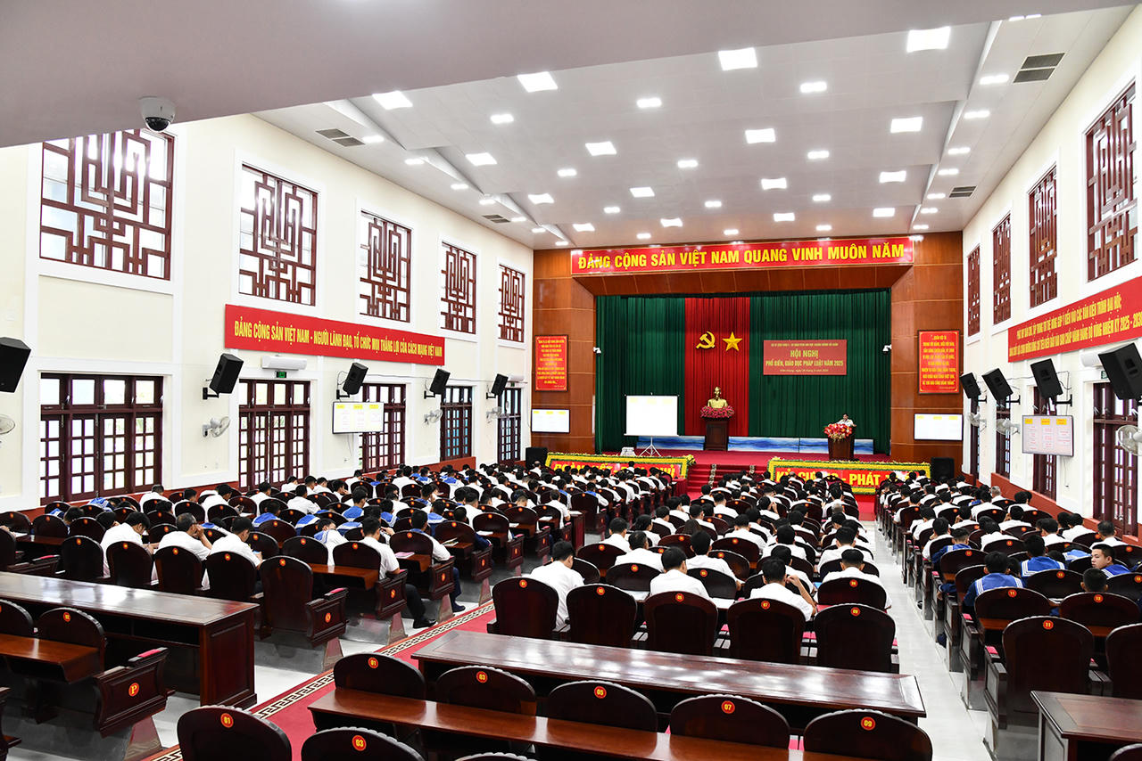 Vùng 5 Hải quân nâng cao kiến thức pháp luật cho cán bộ, chiến sĩ