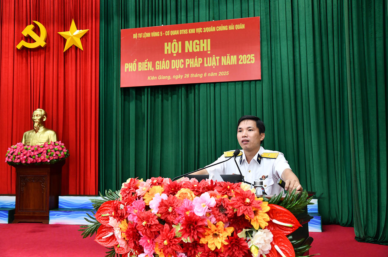 Vùng 5 Hải quân nâng cao kiến thức pháp luật cho cán bộ, chiến sĩ