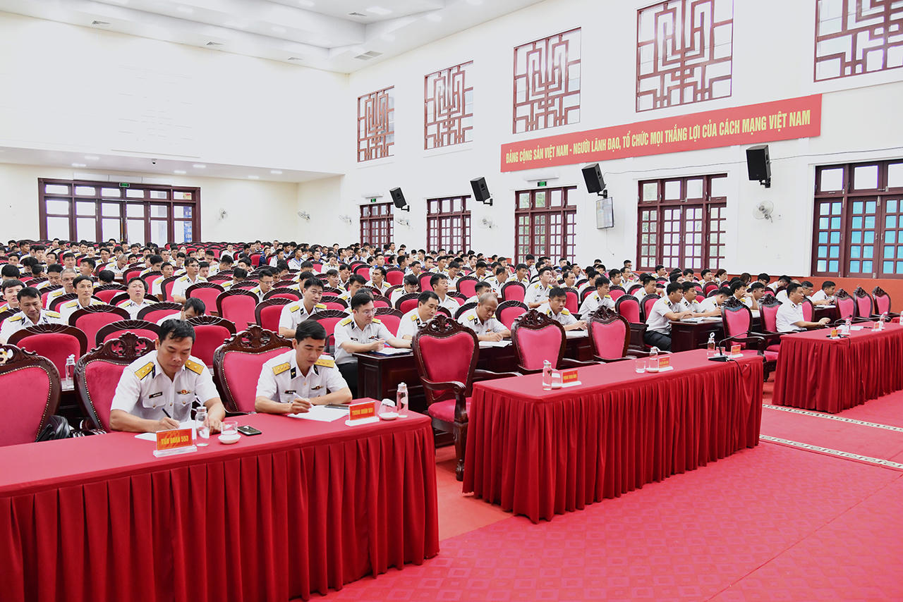 Vùng 5 Hải quân nâng cao kiến thức pháp luật cho cán bộ, chiến sĩ