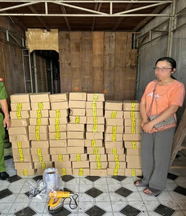 Phát hiện một kho hàng chứa mỹ phẩm nghi giả mạo thương hiệu