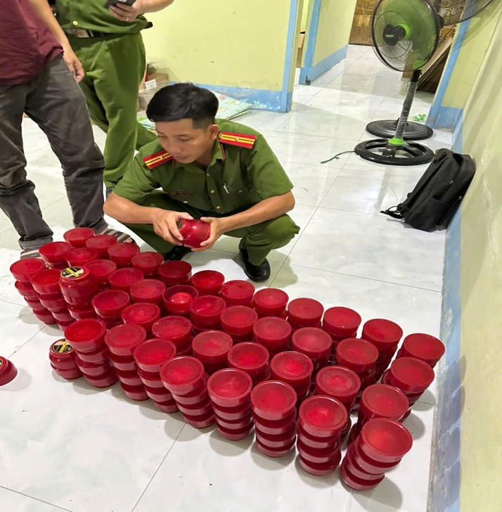 Phát hiện một kho hàng chứa mỹ phẩm nghi giả mạo thương hiệu