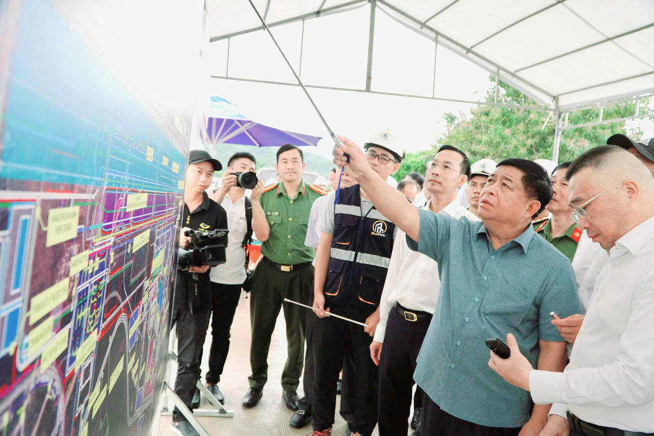 Phó Thủ tướng Nguyễn Chí Dũng khảo sát các Dự án phục vụ APEC 2027 tại Phú Quốc