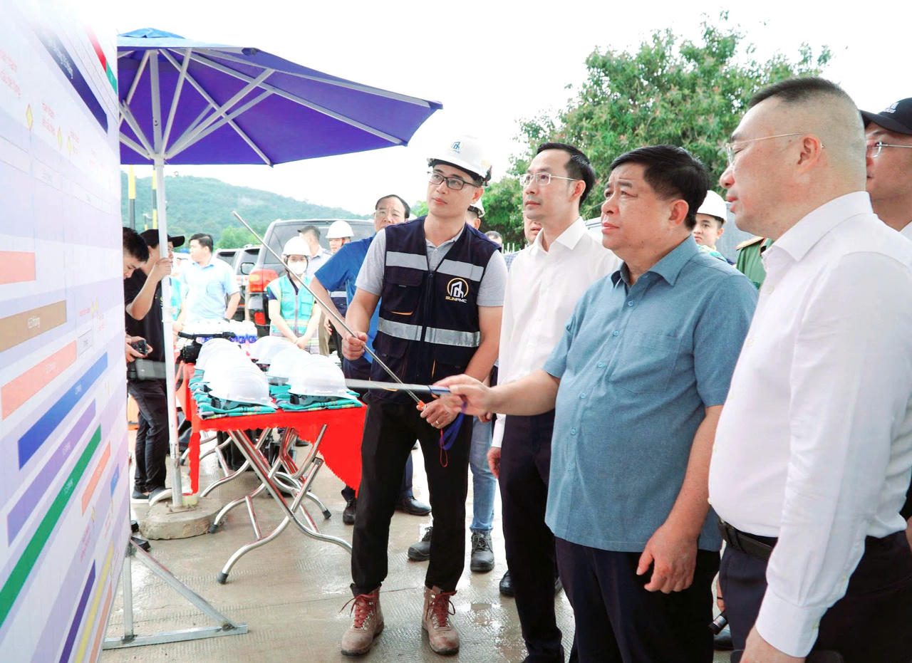 Phó Thủ tướng Nguyễn Chí Dũng khảo sát các Dự án phục vụ APEC 2027 tại Phú Quốc