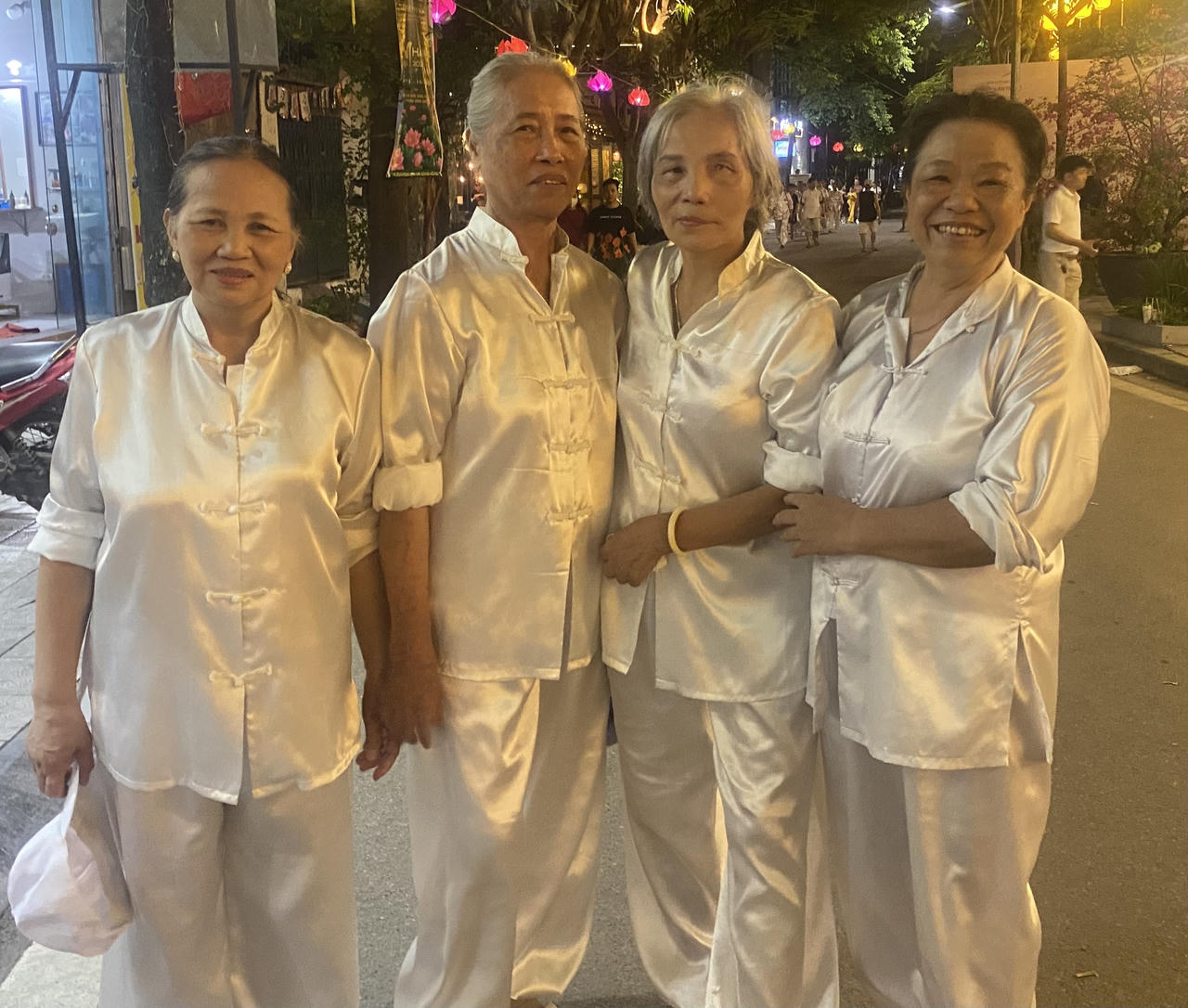 Nhộn nhịp không khí Lễ hội Sen Hà Nội 2024