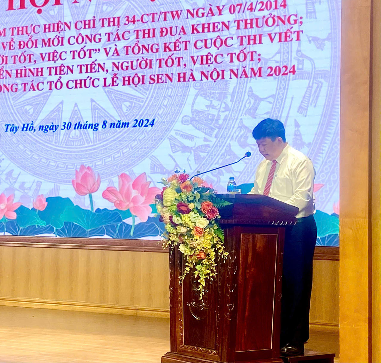 Quận Tây Hồ khen thưởng các tổ chức, cá nhân đã lan tỏa giá trị tốt đẹp trong xã hội