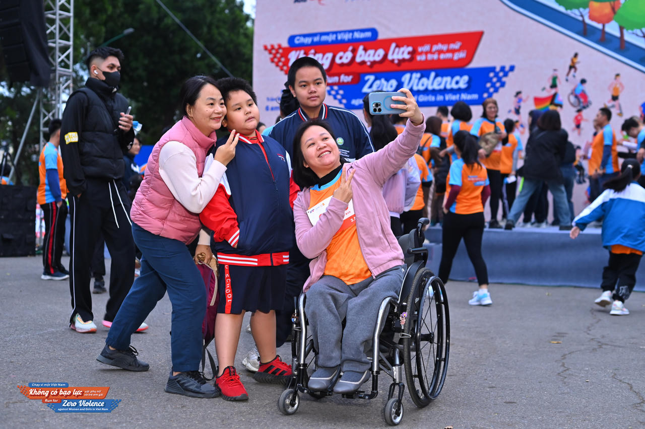 2.000 người chạy vì một Việt Nam không có bạo lực với phụ nữ và trẻ em gái 