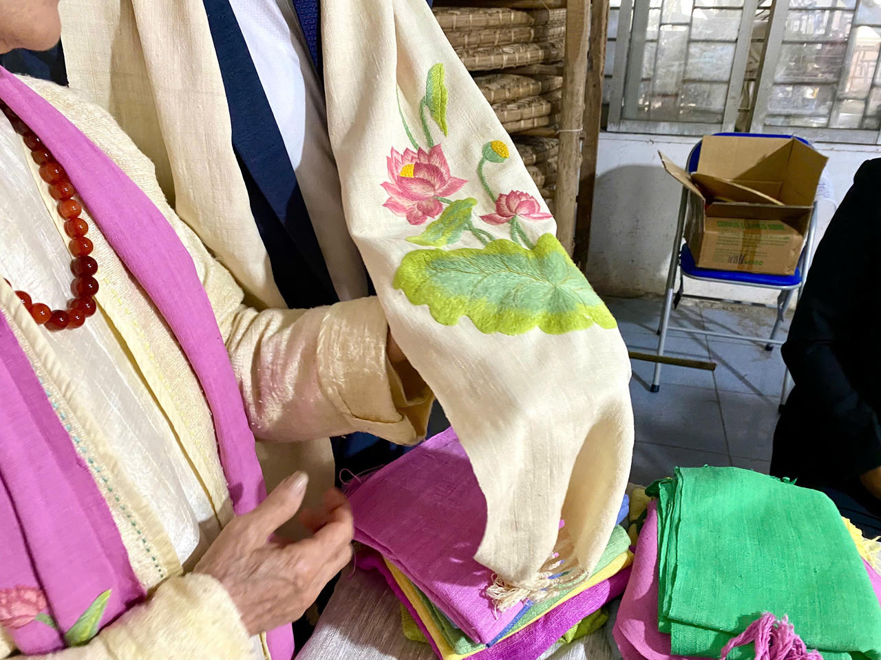 Dệt “nét tơ sen” vươn tầm quốc tế