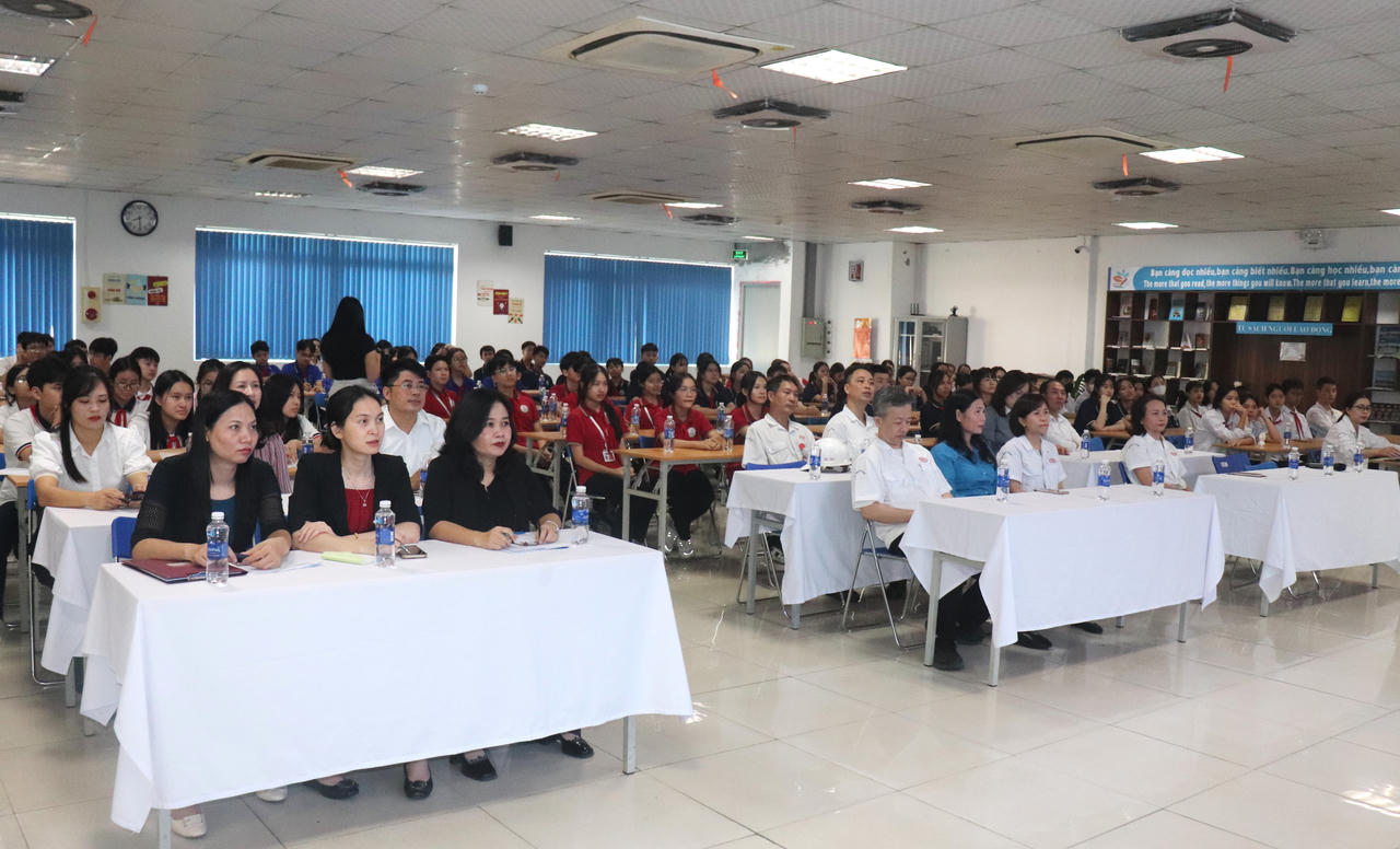 Thành phố Vĩnh Yên tổ chức cho học sinh trải nghiệm, tham quan thực tế 