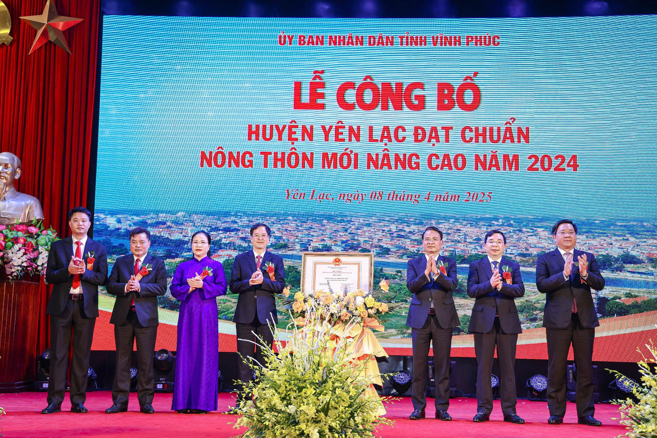  Yên Lạc tổ chức lễ đón nhận Quyết định Công nhận huyện đạt chuẩn NTM nâng cao 