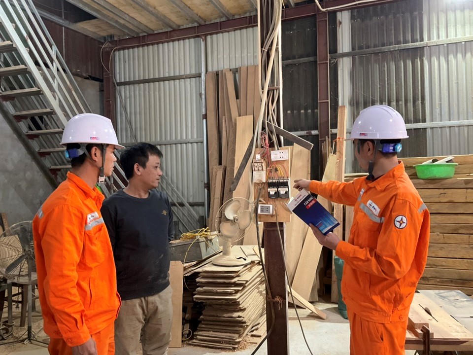 Công ty Điện lực Vĩnh Phúc đồng hành cùng khách hàng trong quản lý phụ tải và tiết kiệm điện