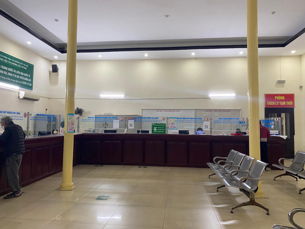 Ga Hà Nội vắng khách mua vé tàu Tết