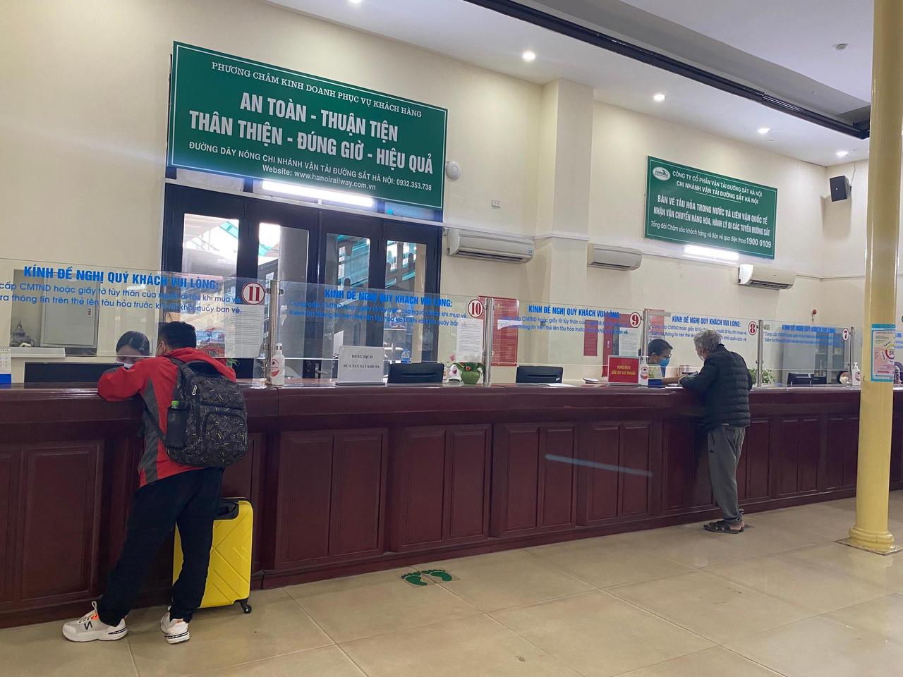 Ga Hà Nội vắng khách mua vé tàu Tết