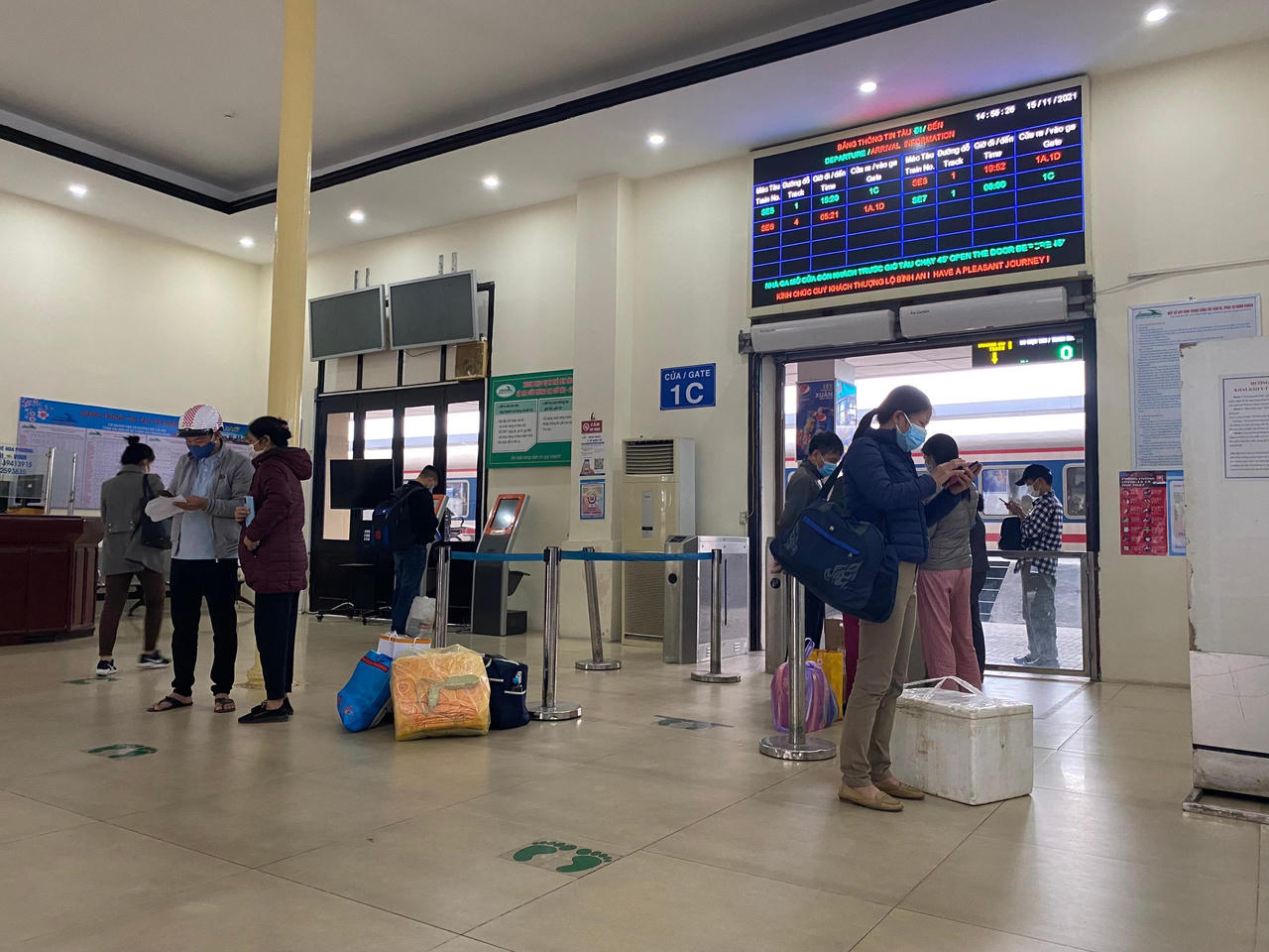 Ga Hà Nội vắng khách mua vé tàu Tết