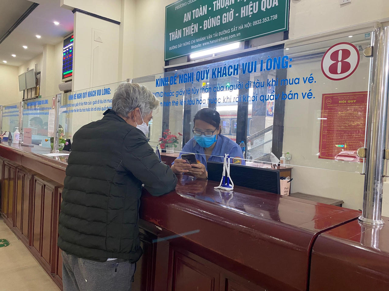 Ga Hà Nội vắng khách mua vé tàu Tết