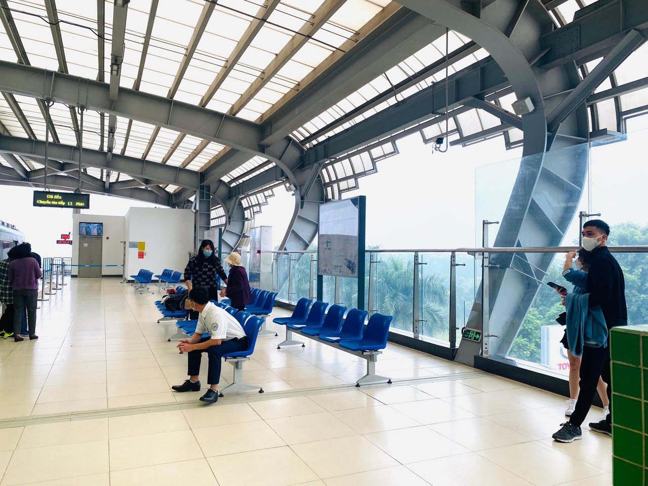 Vắng vẻ tàu Cát Linh - Hà Đông sau hơn 10 ngày hoạt động 