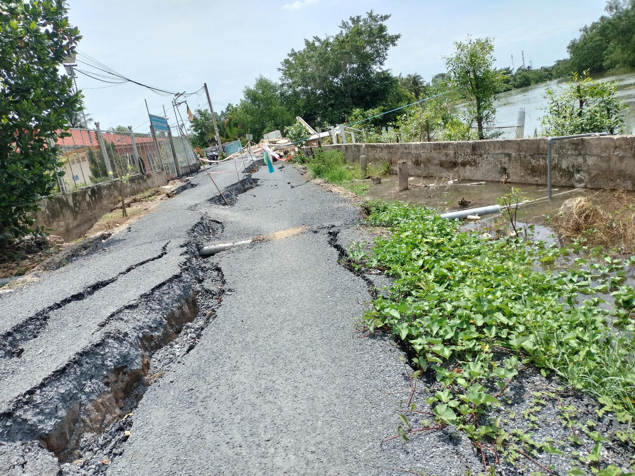 Sụt lún đất nghiêm trọng tại huyện Cái Bè (Tiền Giang)