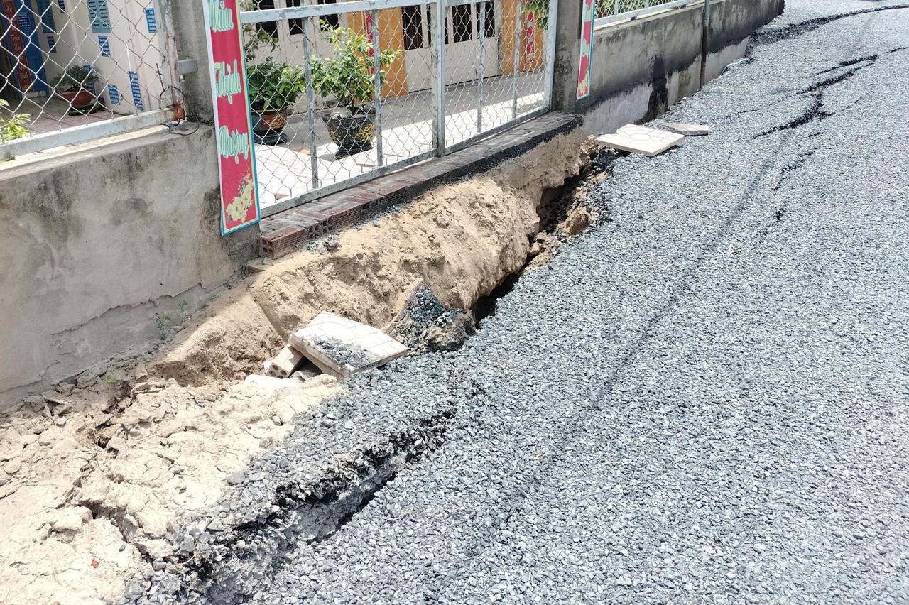 Sụt lún đất nghiêm trọng tại huyện Cái Bè (Tiền Giang)