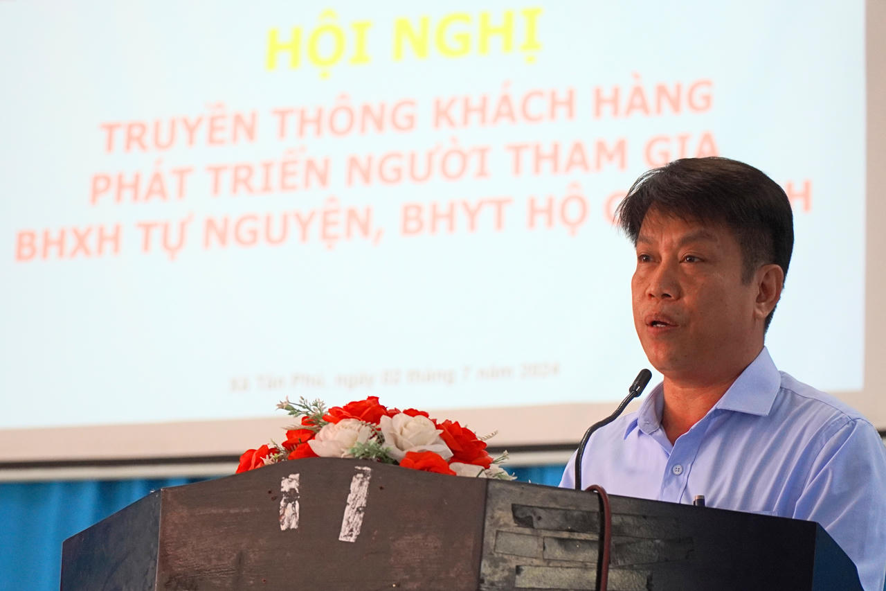 Người dân mua BHXH tự nguyện ngay sau khi dự mô hình điểm truyền thông khách hàng