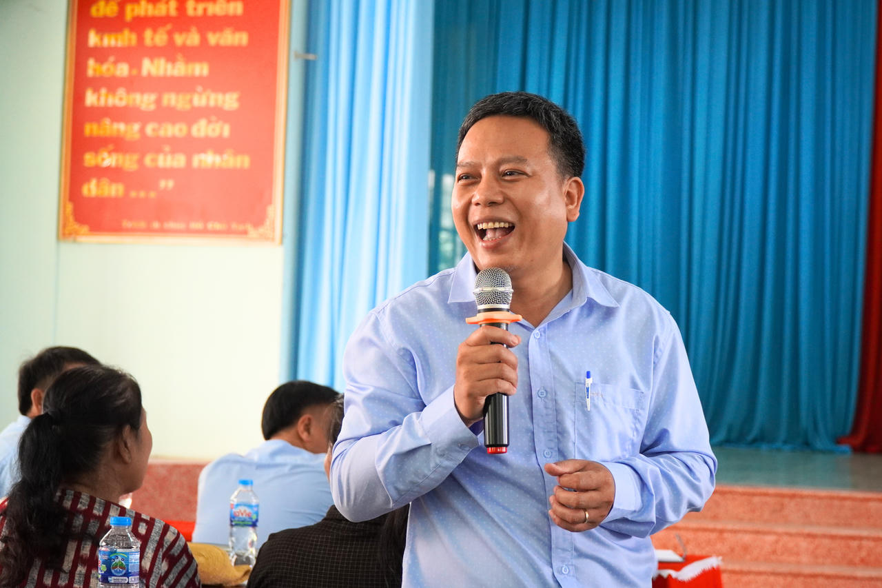 Người dân mua BHXH tự nguyện ngay sau khi dự mô hình điểm truyền thông khách hàng