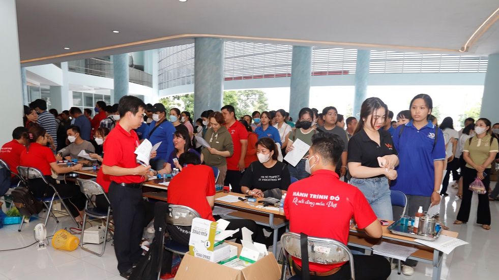 Hơn 700 người tham gia hiến máu trong Hành trình đỏ đầu tiên tại Tiền Giang 