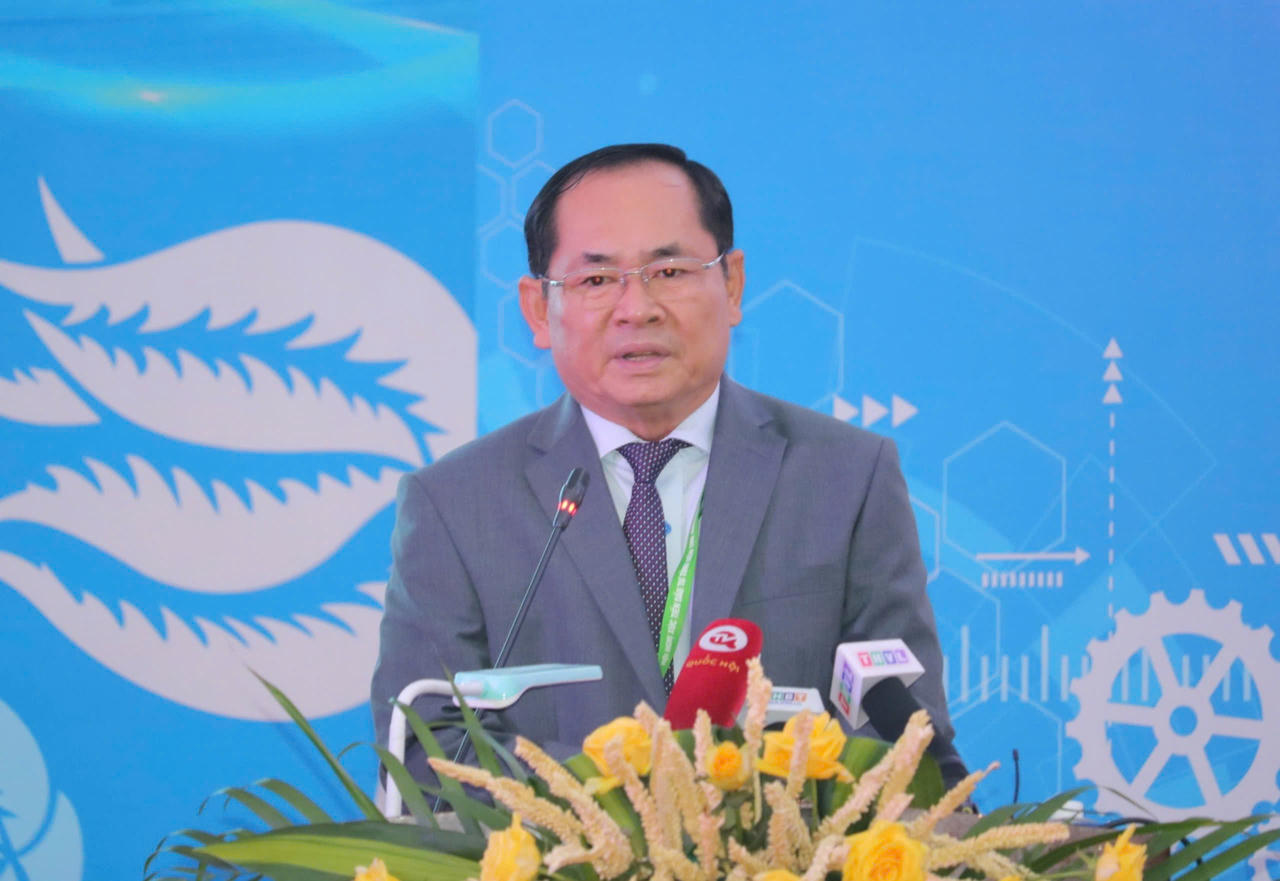 Bến Tre trao quyết định đầu tư, thỏa thuận hợp tác trị giá hơn 311 nghìn tỷ đồng