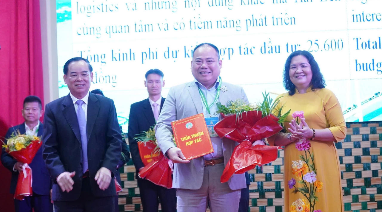 Bến Tre trao quyết định đầu tư, thỏa thuận hợp tác trị giá hơn 311 nghìn tỷ đồng