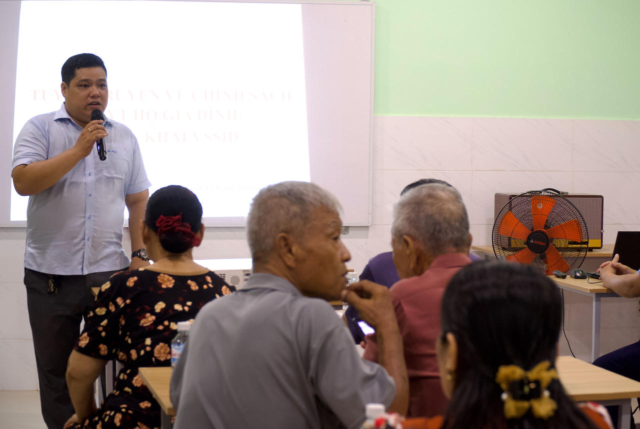 “Chạy đua” chỉ tiêu BHYT để đạt chuẩn nông thôn mới nâng cao 