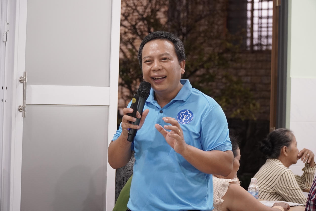 “Chạy đua” chỉ tiêu BHYT để đạt chuẩn nông thôn mới nâng cao 