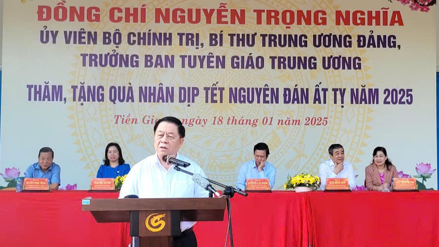 Trưởng Ban Tuyên giáo Trung ương thăm và tặng quà Tết tại tỉnh Tiền Giang