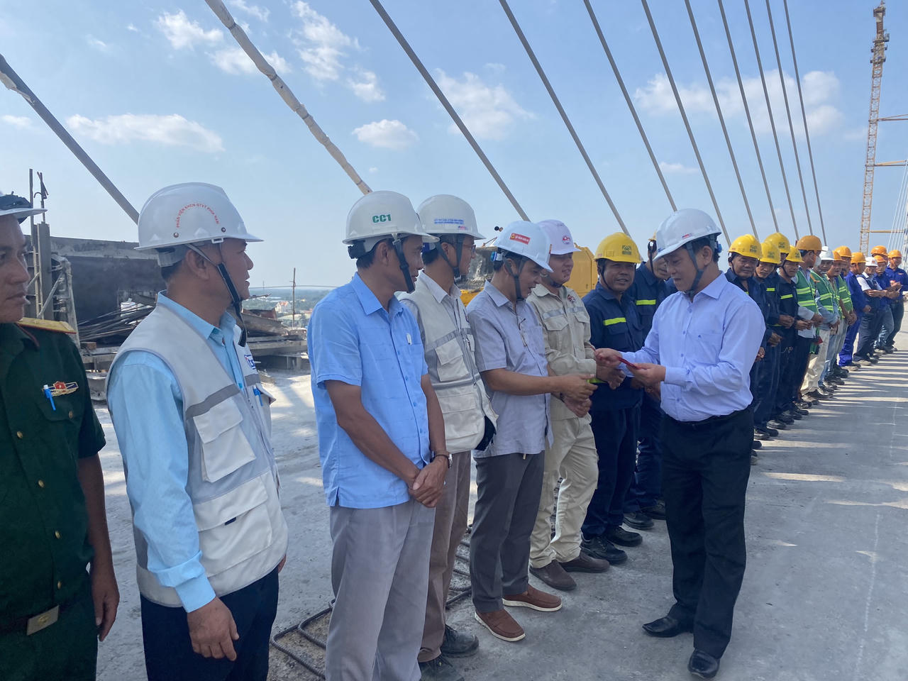 Dự án cầu Rạch Miễu 2: Công nhân lao động hăng say sau Tết