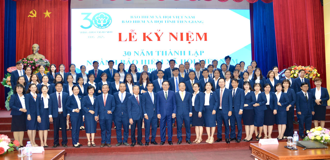 BHXH Tiền Giang: Hai cá nhân được nhận Huân chương Lao động hạng Ba