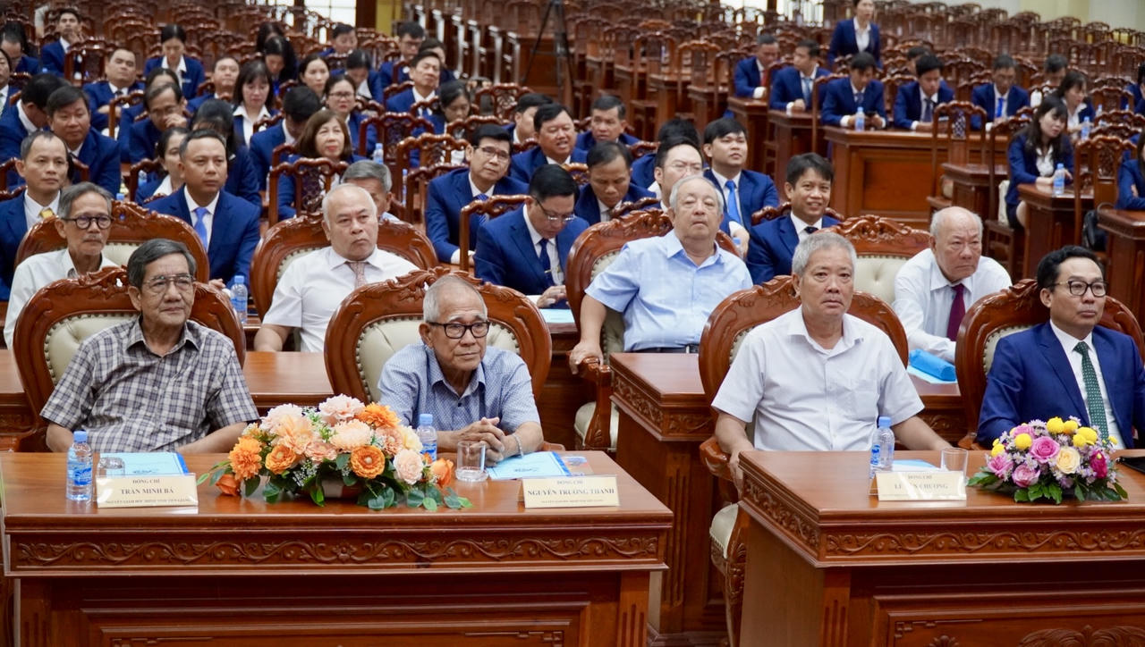 BHXH Tiền Giang: Hai cá nhân được nhận Huân chương Lao động hạng Ba